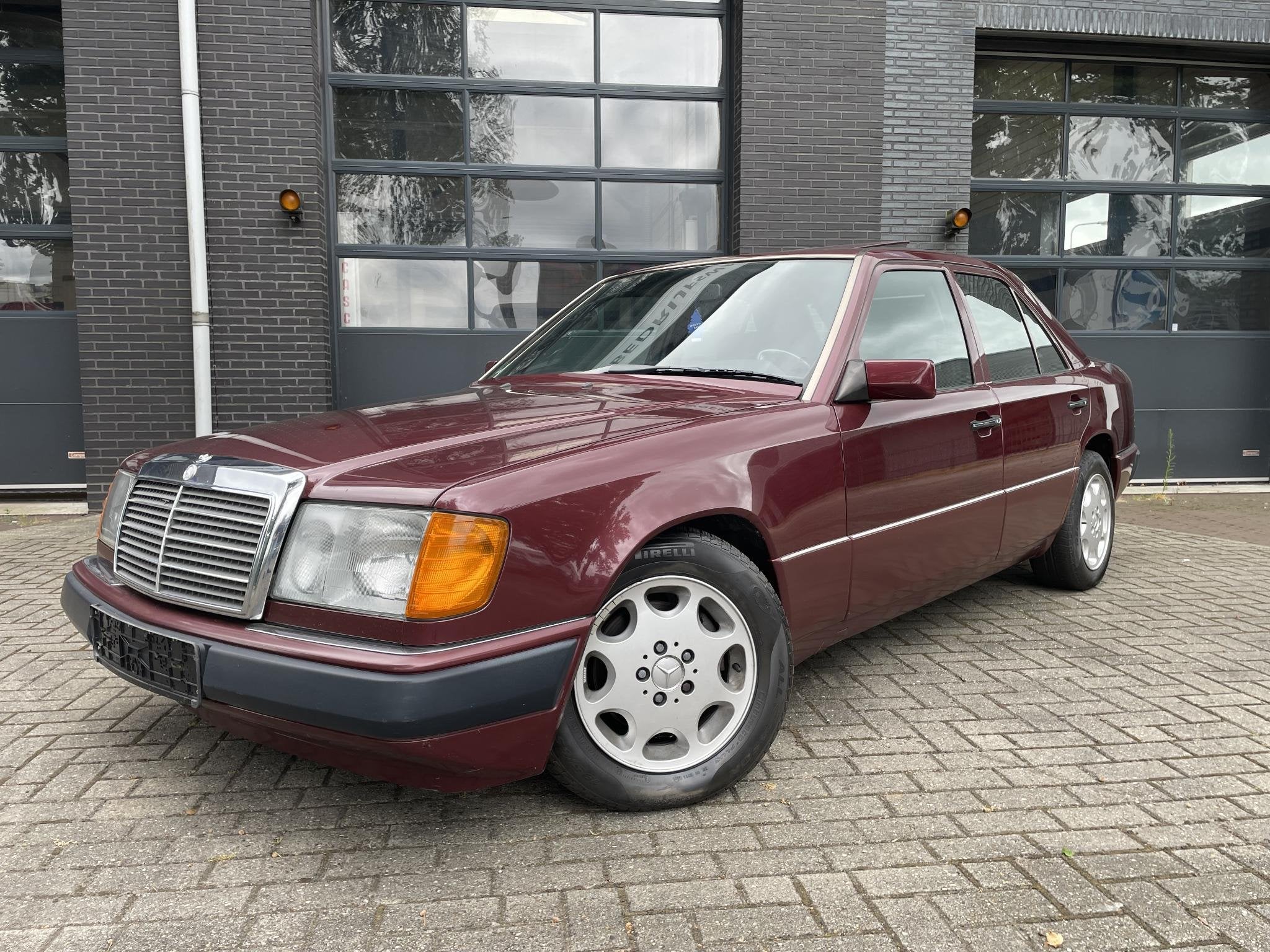 Mercedes-Benz 200-500 (W124) 300 E, Auto's, Automaat, 179 pk, Bedrijf, 2960 cc