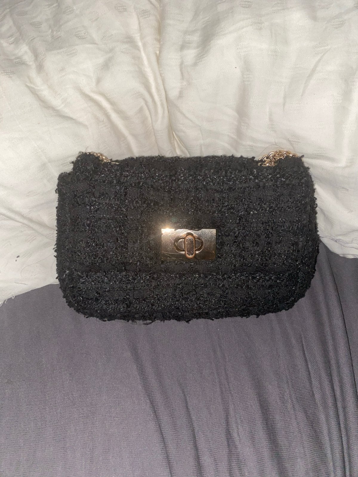 Zwarte H&M schoudertasje met gouden ketting, Ophalen of Verzenden, Gebruikt, Zwart, Schoudertasje