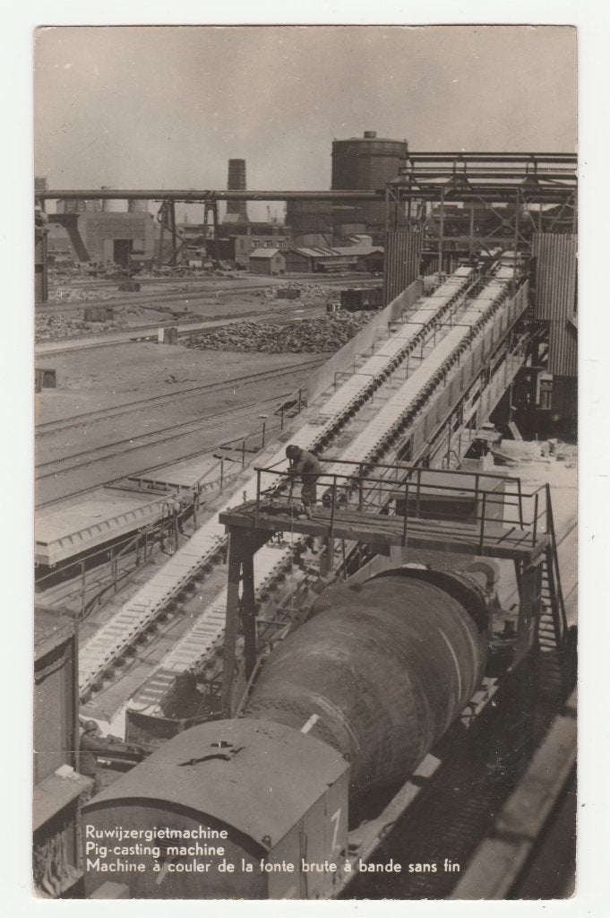 Hoogovens.  IJmuiden.  Ruwijzergietmachine. Industrie., Verzamelen, Ansichtkaarten | Nederland, Verzenden, 1940 tot 1960, Gelopen