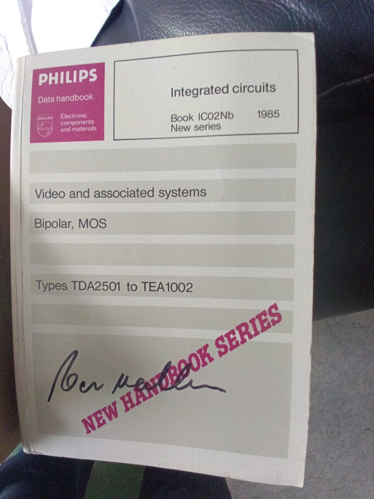 Philips Data Handbook: Geïntegreerde Schakelingen 1985, Ophalen of Verzenden, Gelezen, Elektrotechniek, Philips