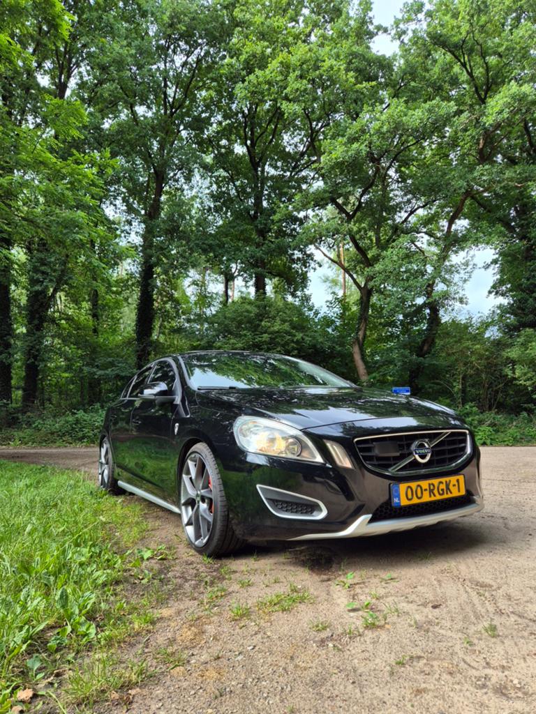 Volvo S60 2.0 T AUT 2011 Zwart 270PK UNIEK NIEUWE APK, 1800 kg, 4 cilinders, S60, Zwart