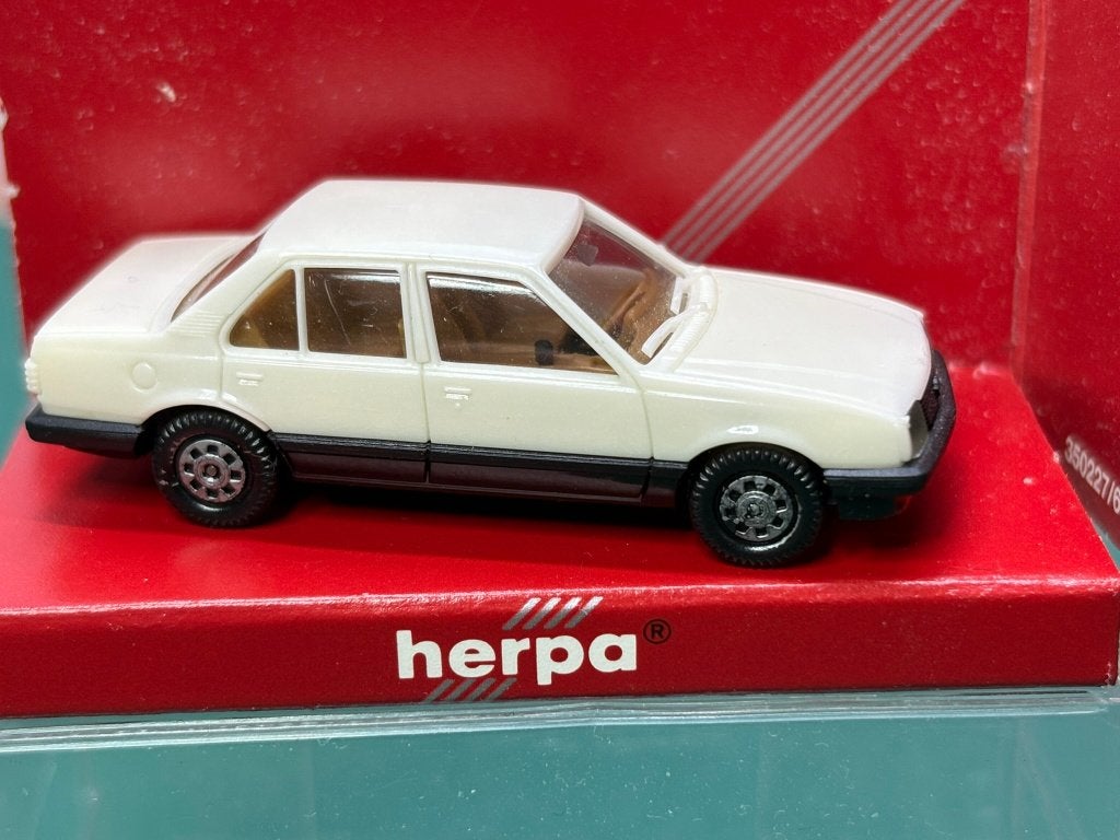 Herpa Opel Ascona wit IMG7132/3, Hobby en Vrije tijd, Modelauto's | 1:87, Ophalen of Verzenden, Zo goed als nieuw, Auto, Herpa