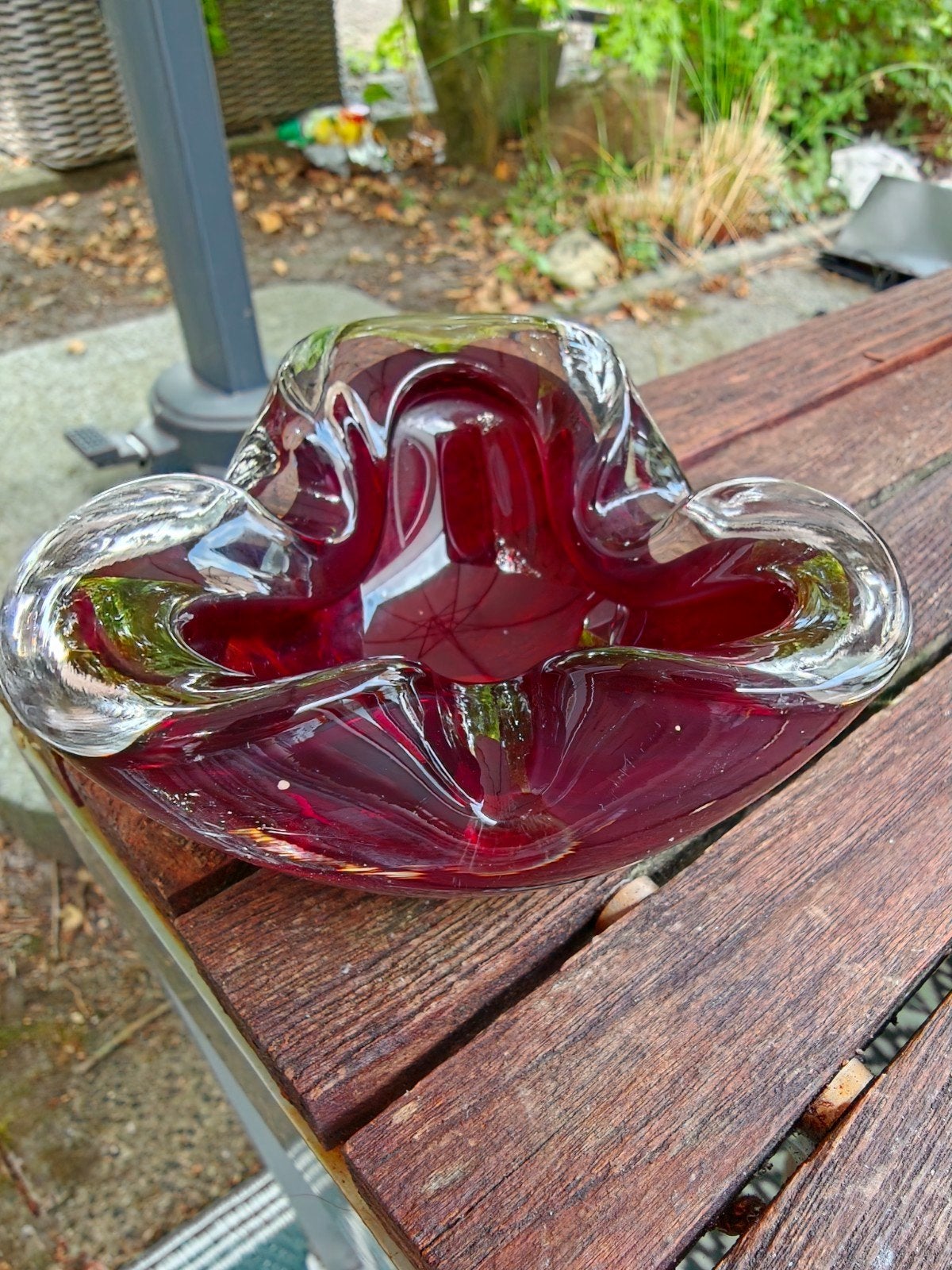 Prachtige Murano glazen asbak - Robijnrood met helder glas, Antiek en Kunst, Antiek | Glas en Kristal, Ophalen of Verzenden