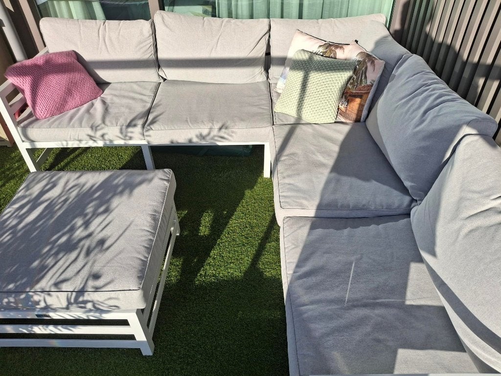 Te koop mooi wit lounge set met grijze kussens, Tuin en Terras, Ophalen, Bank, 6 zitplaatsen, Zo goed als nieuw