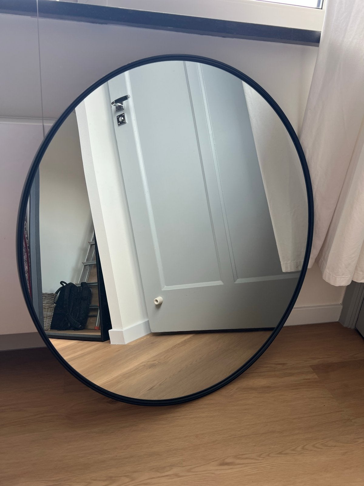 Ronde spiegel met zwarte rand - Diameter 80cm, Ophalen, Rond, Zo goed als nieuw, 75 tot 100 cm
