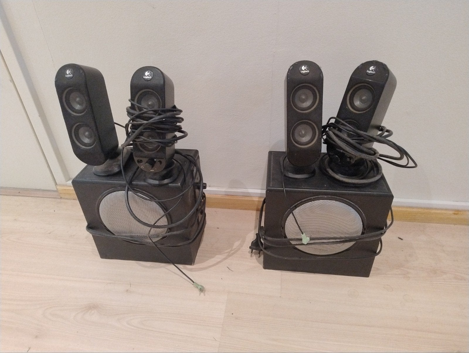 2x logitech 2.1 Speakerset met Subwoofer - Zwart, Audio, Tv en Foto, Gebruikt, Inclusief kabels, Logitech, Speakerset