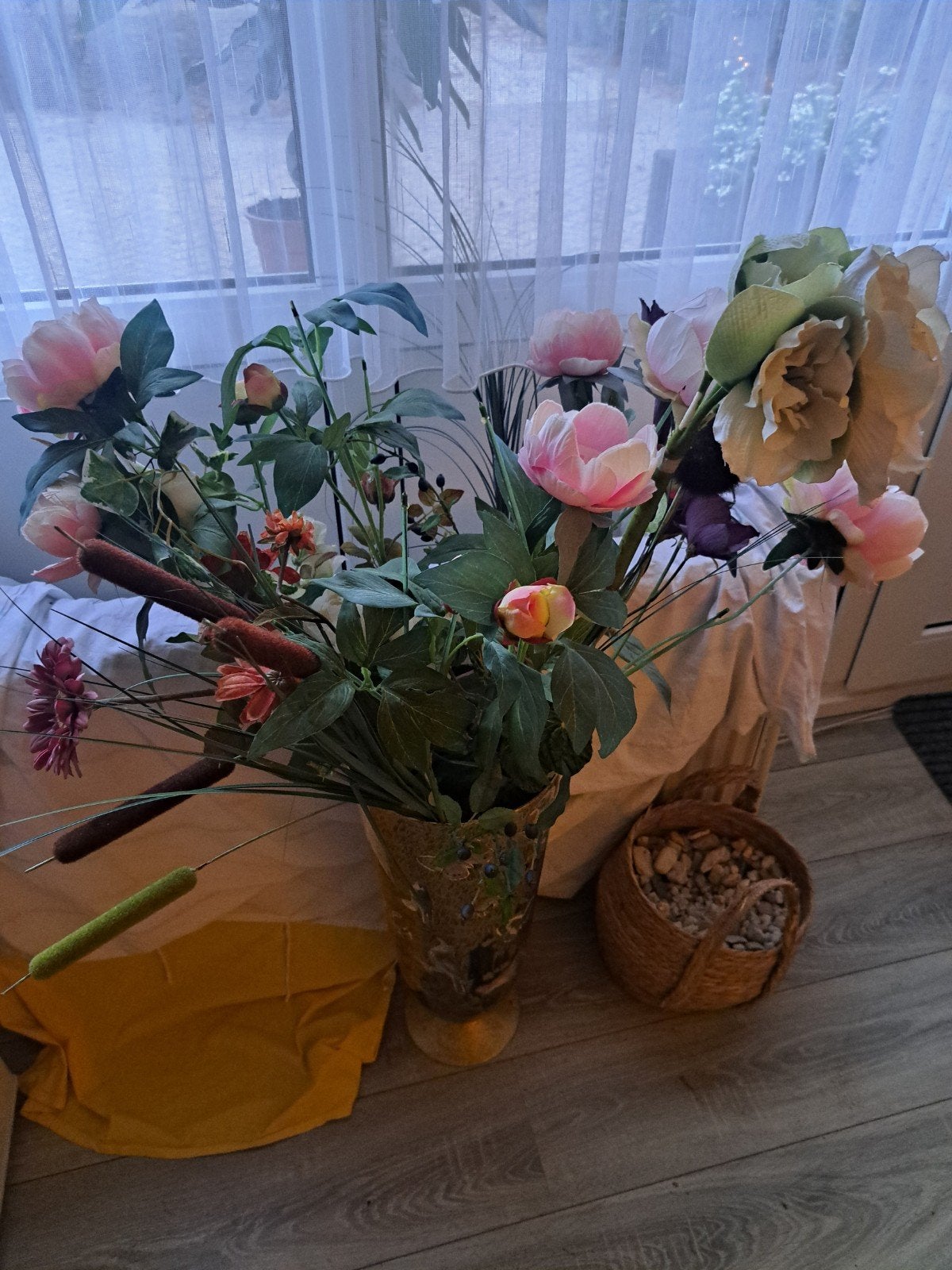 Grote decoratieve vaas met kunstbloemen, Ophalen