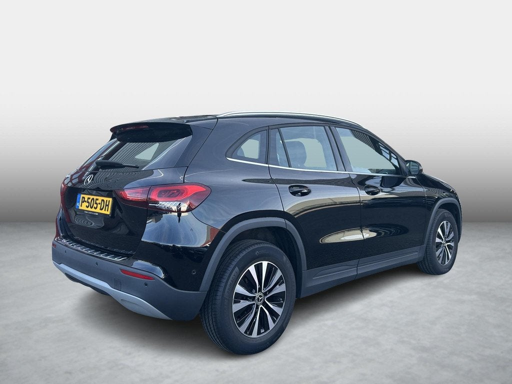 Mercedes-Benz GLA-klasse 180 Business Solution | Stoelverwar, Gebruikt, 4 cilinders, Leder en Stof, Zwart