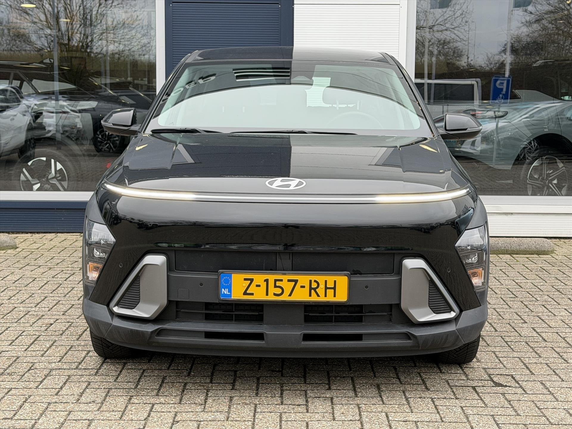 Hyundai Kona 1.6 GDI HEV 141pk DCT Comfort | Navigatie | Cli, Auto's, Stof, Gebruikt, 2 kWh, Zwart