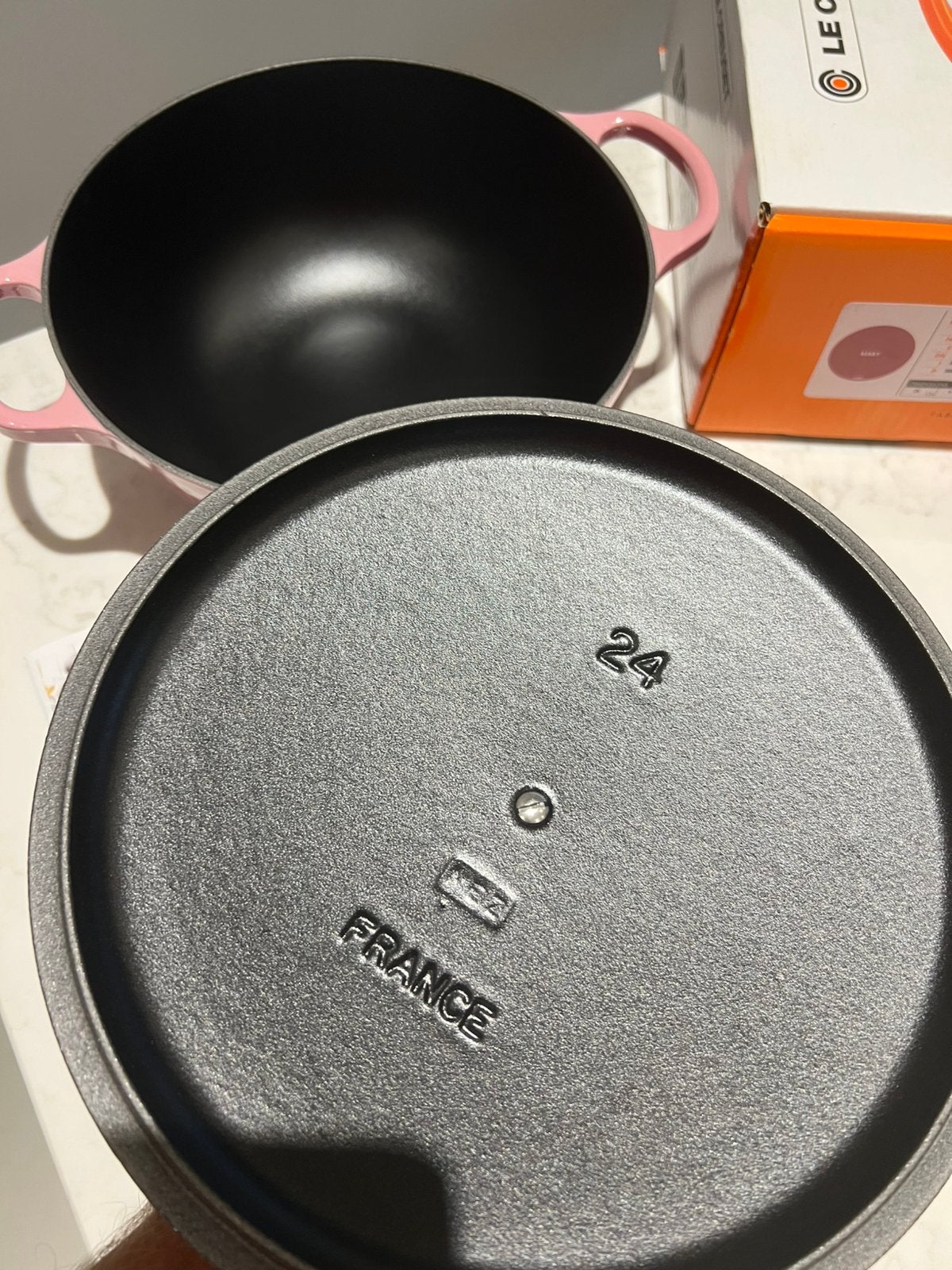 Zeer zeldzame Le Creuset Marmite 24 cm Berry nieuw in doos, Geschikt voor inductie, Nieuw, Le Creuset, Ophalen of Verzenden