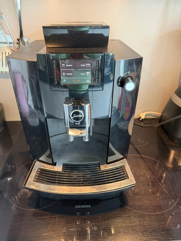 JURA We6 PIANO BLACK 2023 inclusief BTW, Witgoed en Apparatuur, Koffiemachine-accessoires, Ophalen, Zo goed als nieuw