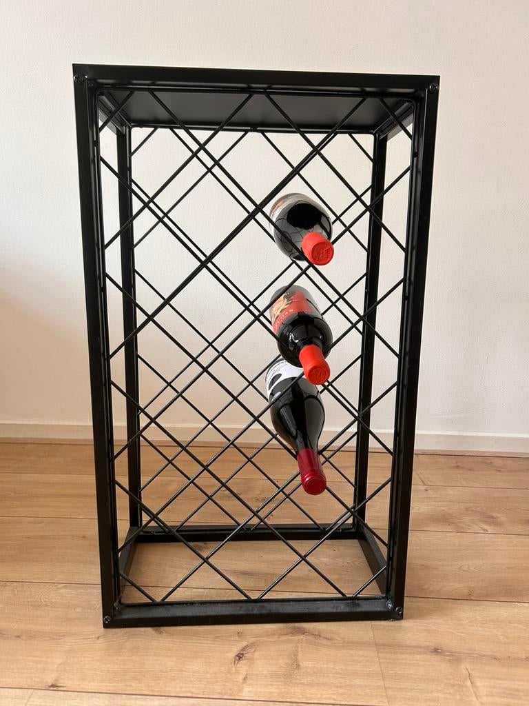 Wine rack black metal, Huis en Inrichting, Woonaccessoires | Wijnrekken, Ophalen, 50 tot 75 cm, 15 tot 25 flessen, Zo goed als nieuw