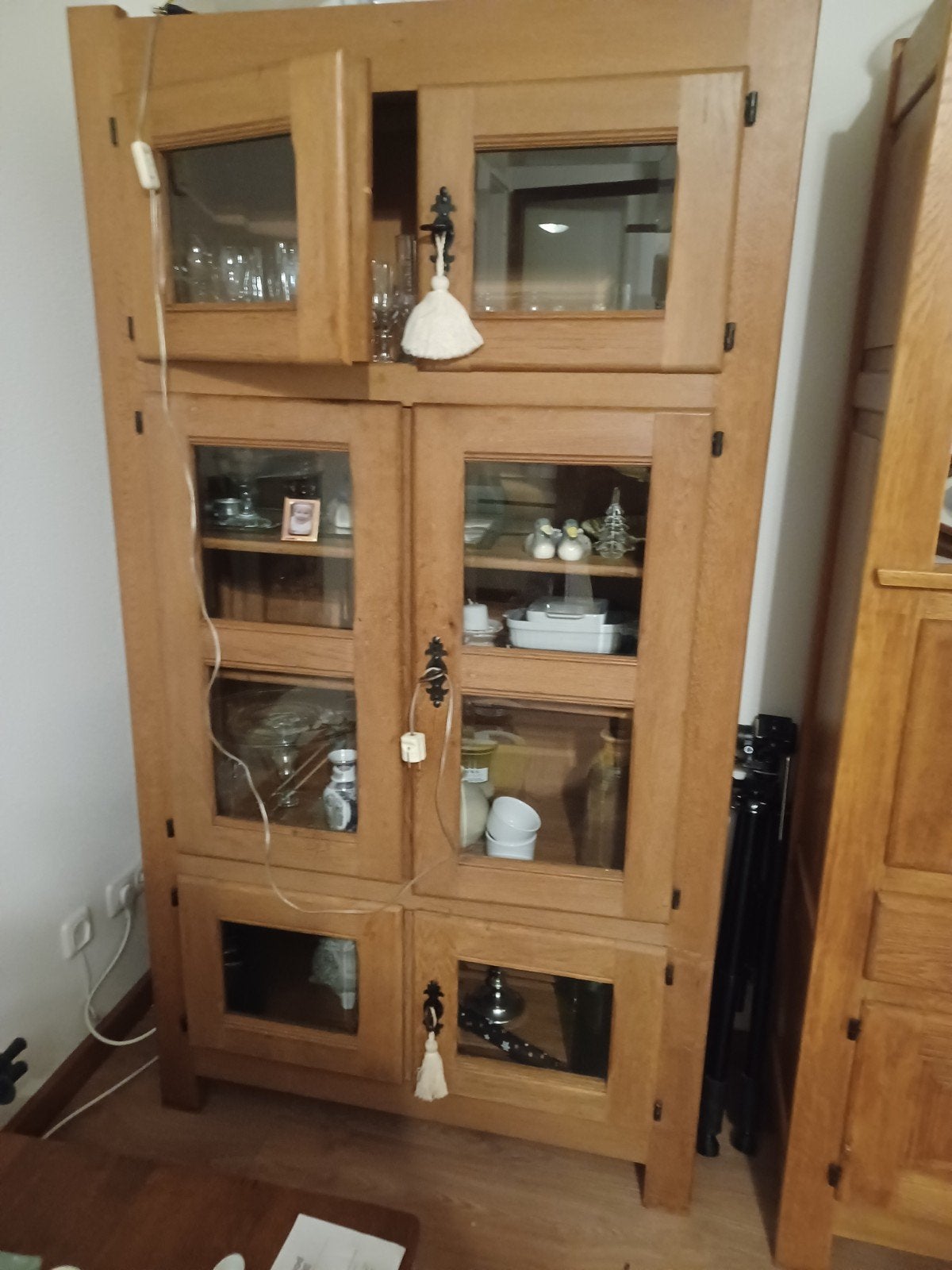 Eikenhouten vitrinekast met glazen deuren 185 hoog 1 meter b, Ophalen of Verzenden