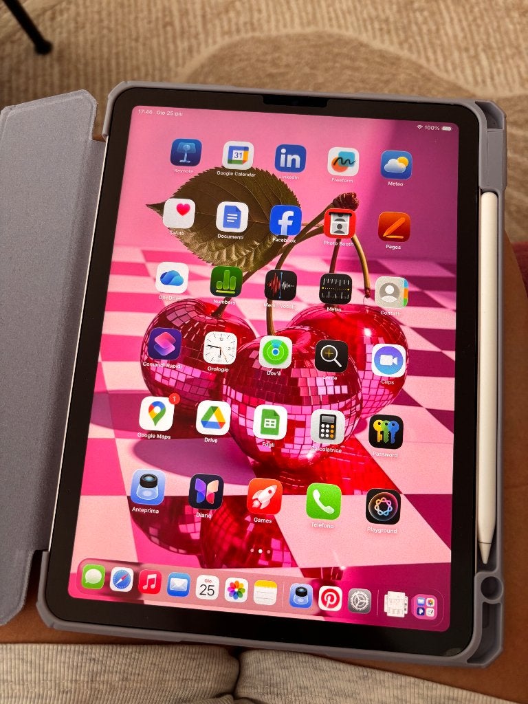 ≥ Apple iPad Air 5 (M1) 256GB + Apple Pencil 2 + Case - As New