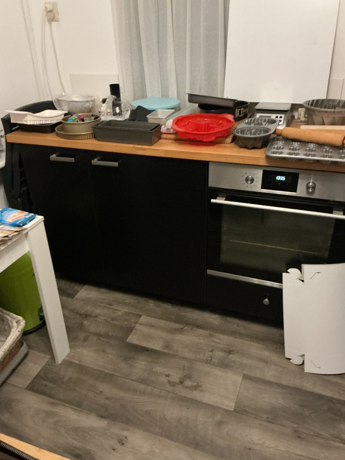Compleet keukenblok voor de thuisbakker + veel bakvormen, Ophalen, Gebruikt, Taarten of Cupcakes, Bakvorm