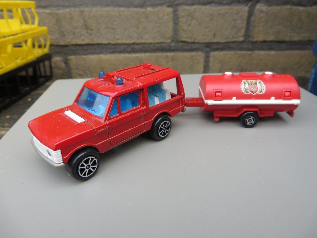 Majorette Range Rover met watertank trailer Brandweer, Hobby en Vrije tijd, Modelauto's | Overige schalen, Ophalen of Verzenden