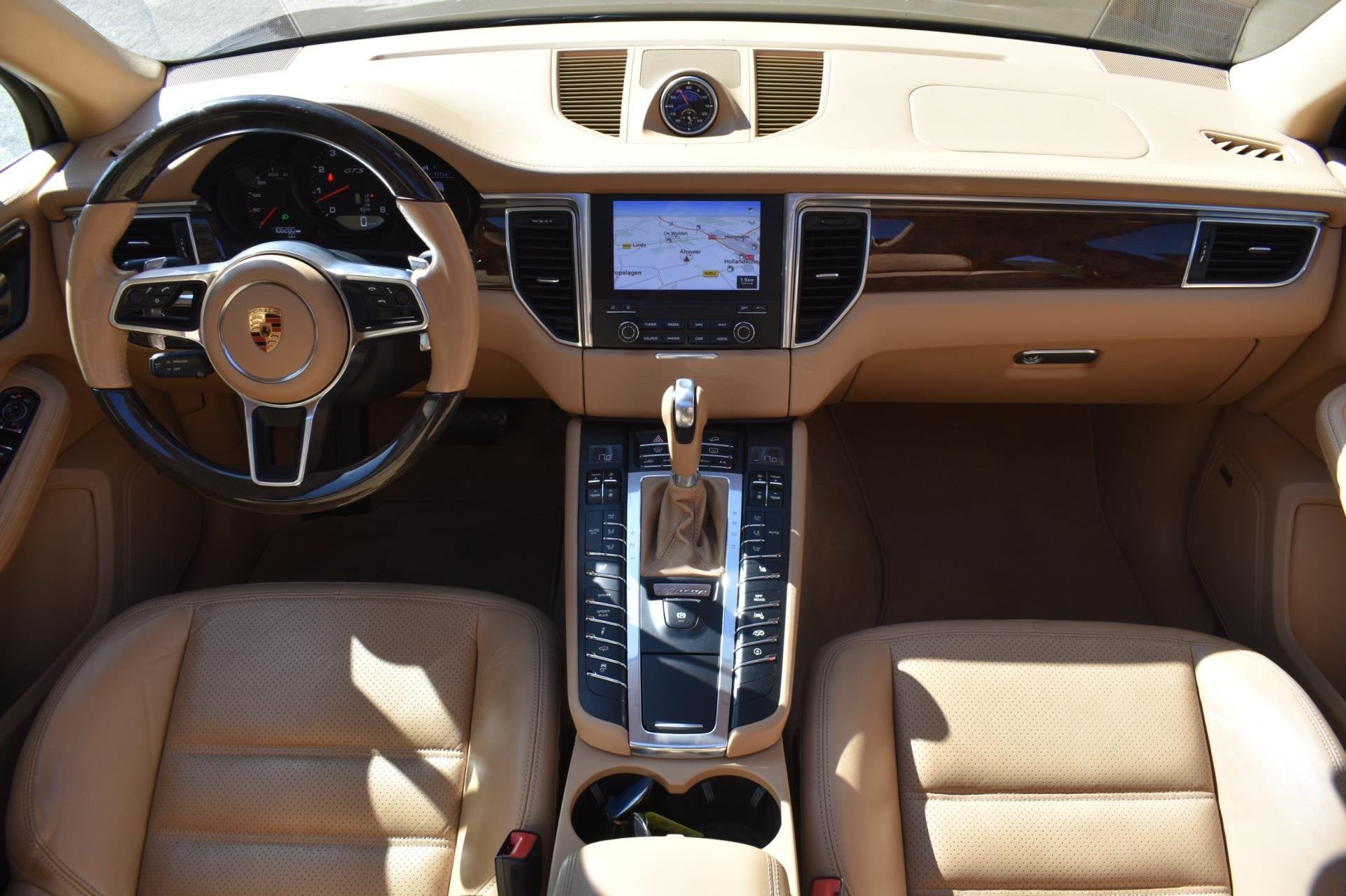 Foto 2 van Porsche Macan 3.0 GTS '17 Pano LED Leder Sport Chrono Navi C