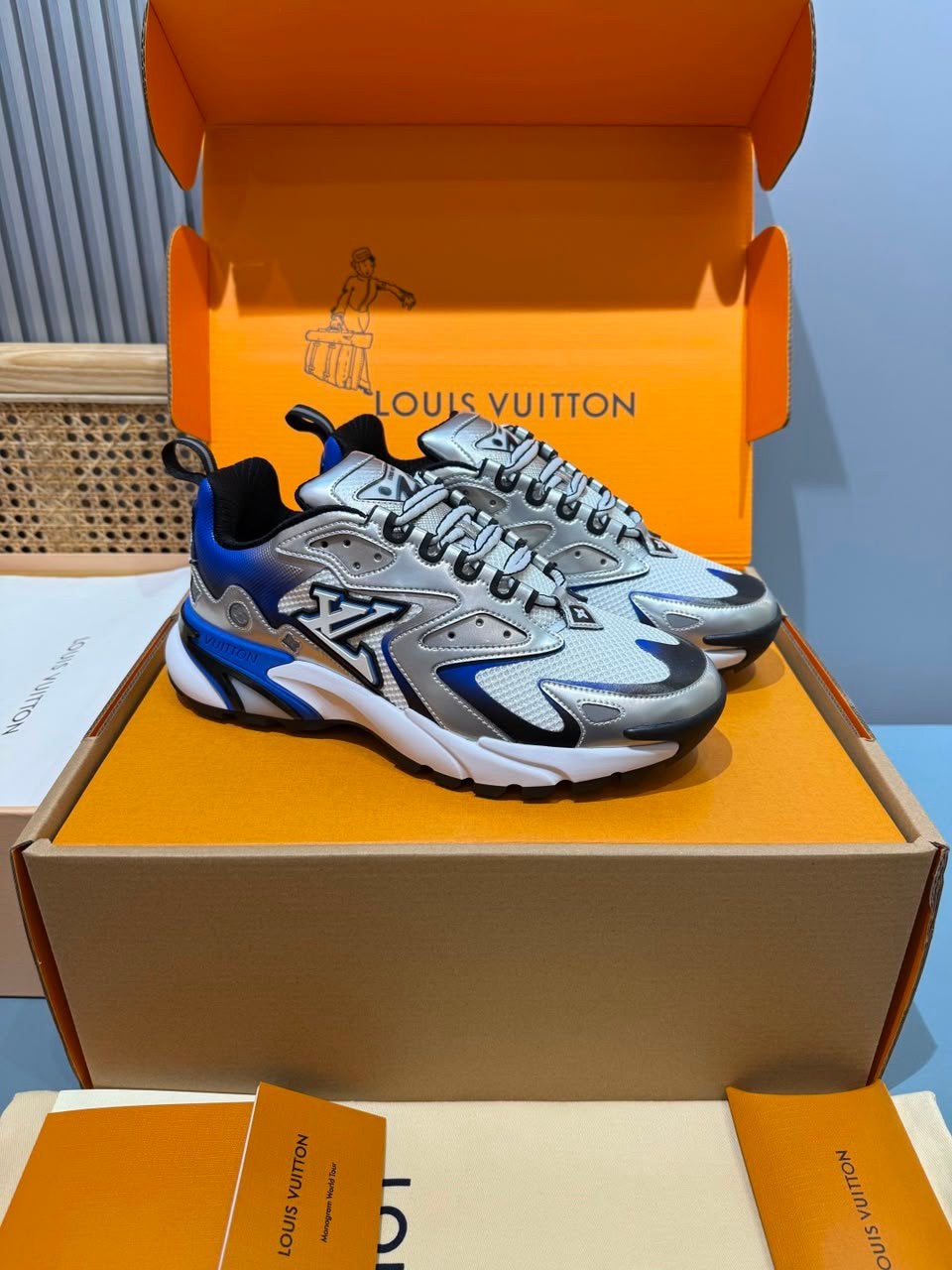 Louis Vuitton Runner Tactic Blauw/Silver Maat 42 OP = OP!!!, Blauw, Nieuw, Ophalen of Verzenden, Sneakers of Gympen