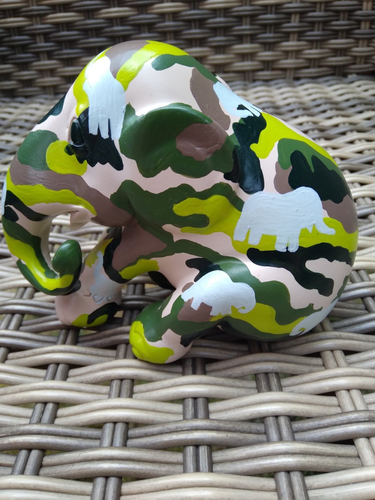 Elephant Parade olifant "Camouphant" 10 cm hoog, Verzamelen, Beelden en Beeldjes, Ophalen of Verzenden, Zo goed als nieuw, Dier