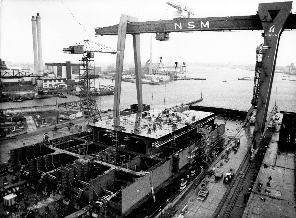 Bouw van de H-114 voor Heerema, Verzamelen, Ophalen of Verzenden, Zo goed als nieuw, Motorboot, Kaart, Foto of Prent