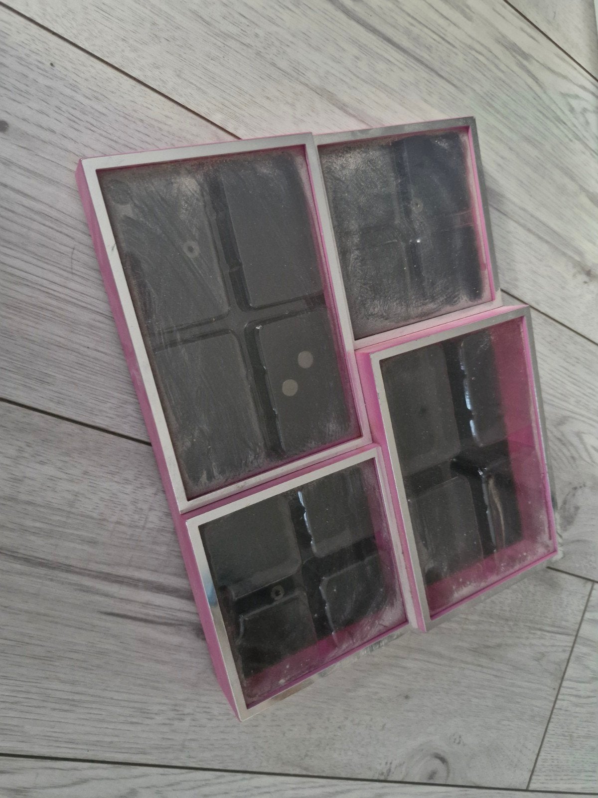 Roze fotolijst voor 4 foto's (2x 10x10, 2x 10x15), Ophalen of Verzenden, Gebruikt, Roze, Fotolijst