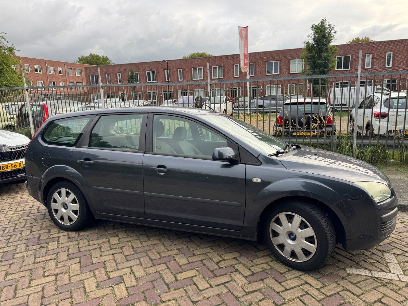 Ford Focus 1.6 74KW Wagon 2006 Grijs, 1596 cc, 15 km/l, 4 cilinders, 635 kg