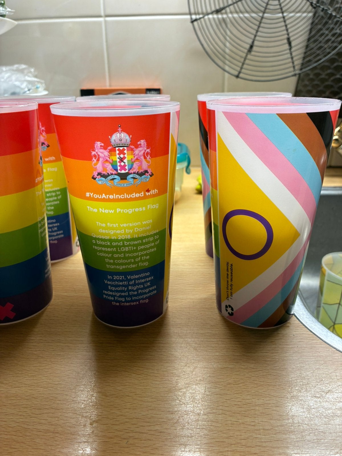 9 world pride amsterdam beker gaypride worldpride, Ophalen of Verzenden, Zo goed als nieuw, Glas of Glazen, Overige merken