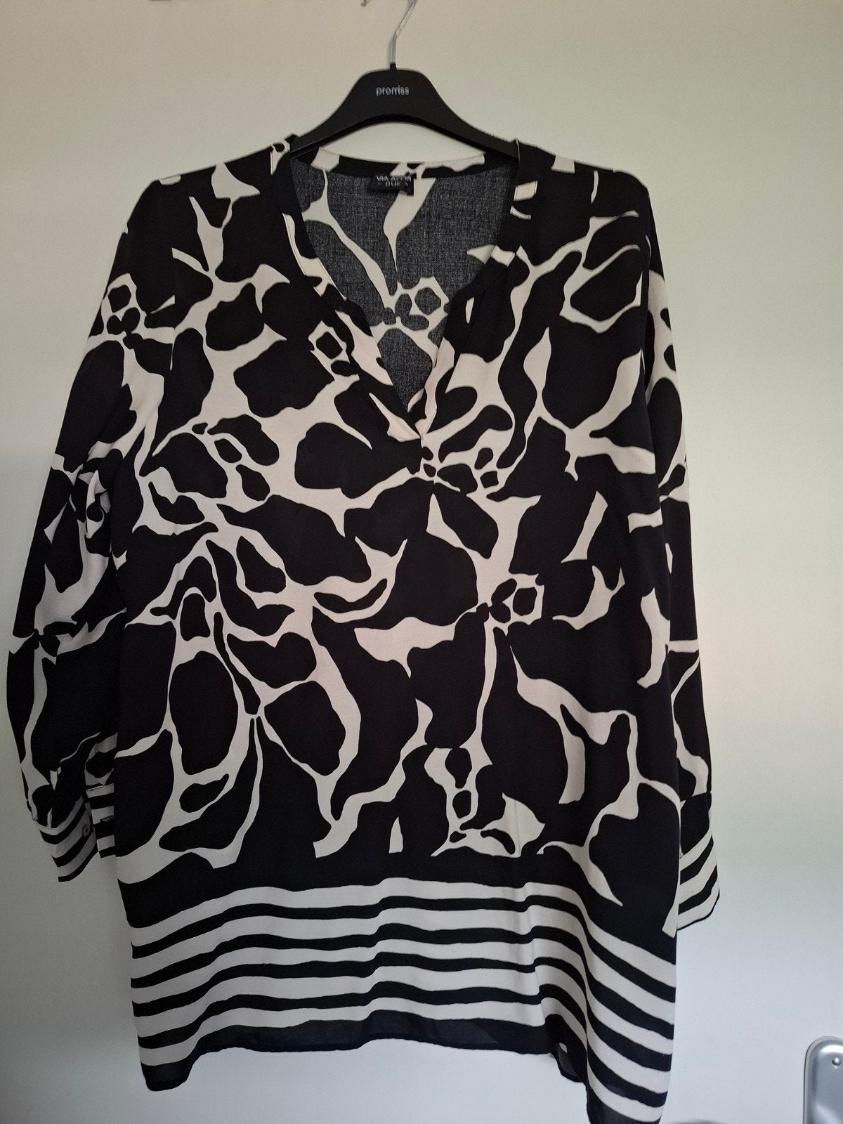 Via Appia Due Tuniek blouse Zwart/Wit Bloemenprint Maat 48, Zwart, Maat 46/48 (XL) of groter, Ophalen of Verzenden, Zo goed als nieuw
