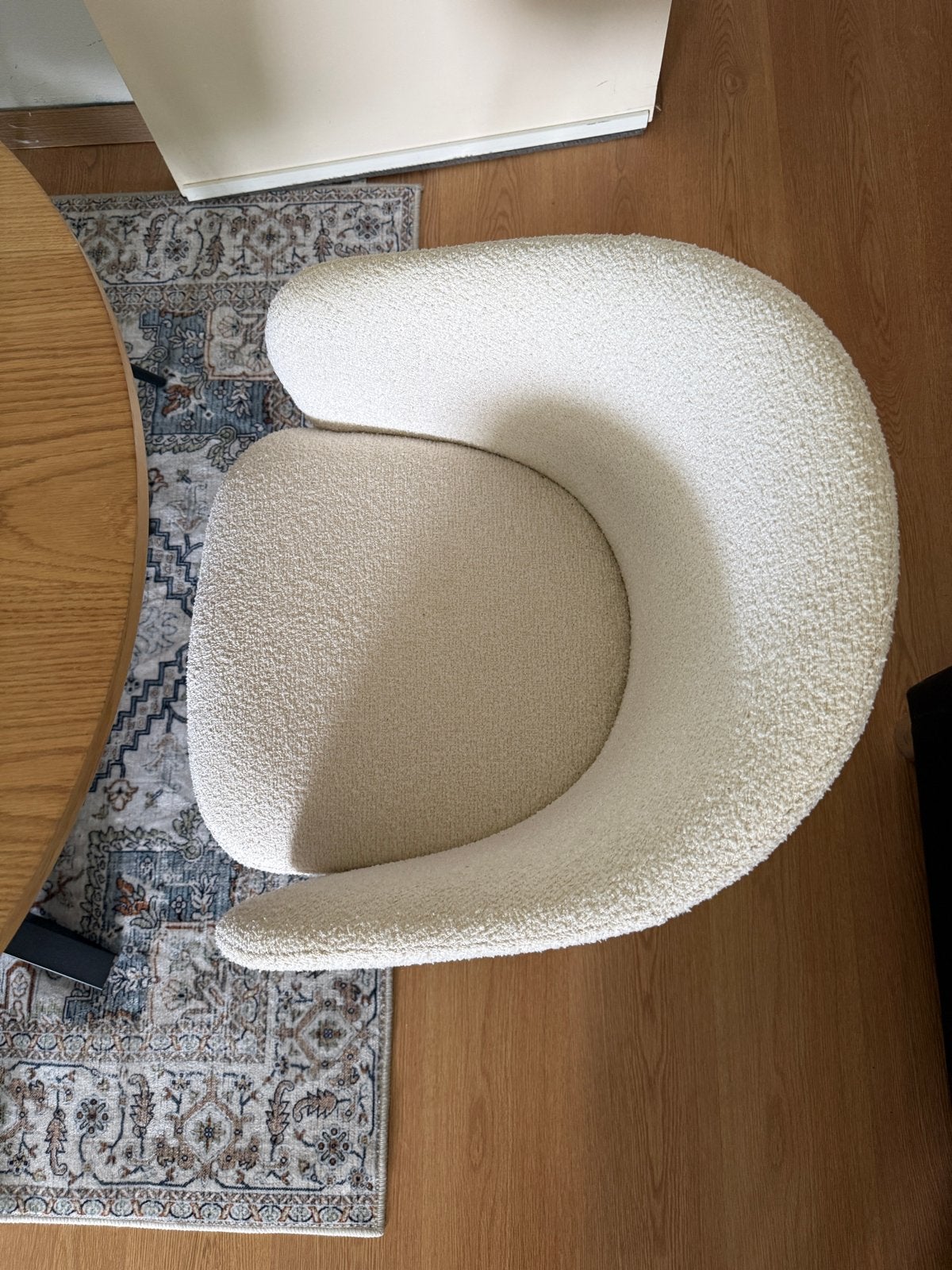 6 Eetkamerstoelen in Teddy Stof, Ophalen, Wit, Zo goed als nieuw, Stof
