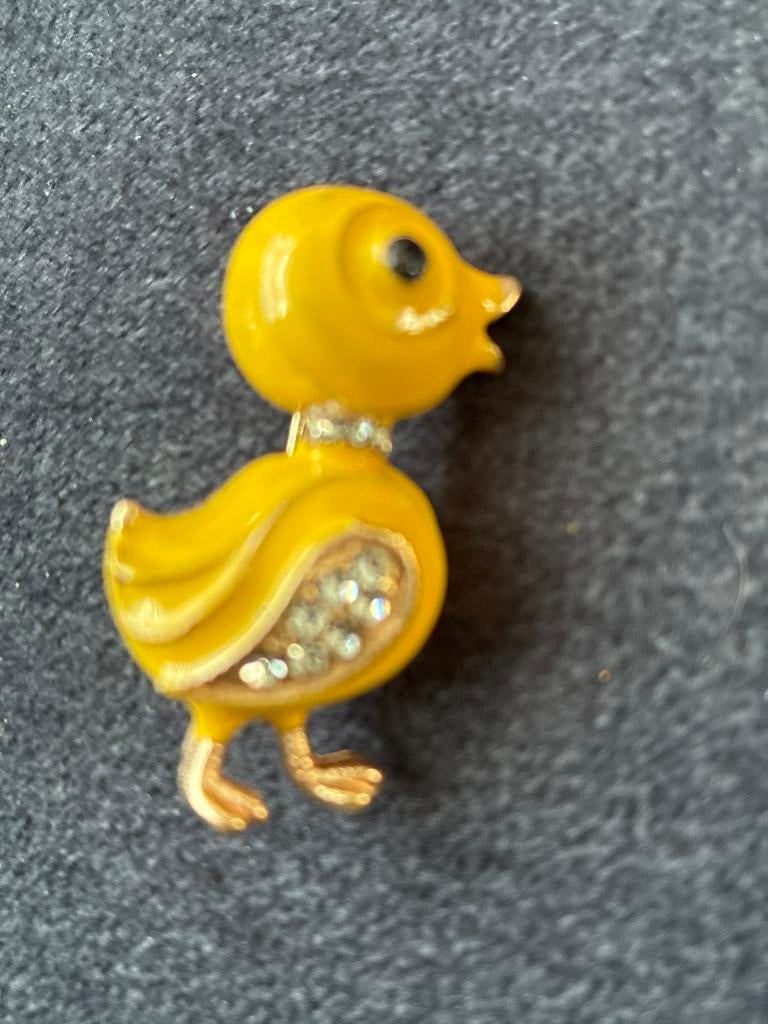 Leuke gele eendjes broche met strass steentjes, Overige materialen, Geel, Minder dan 4 cm, Ophalen of Verzenden