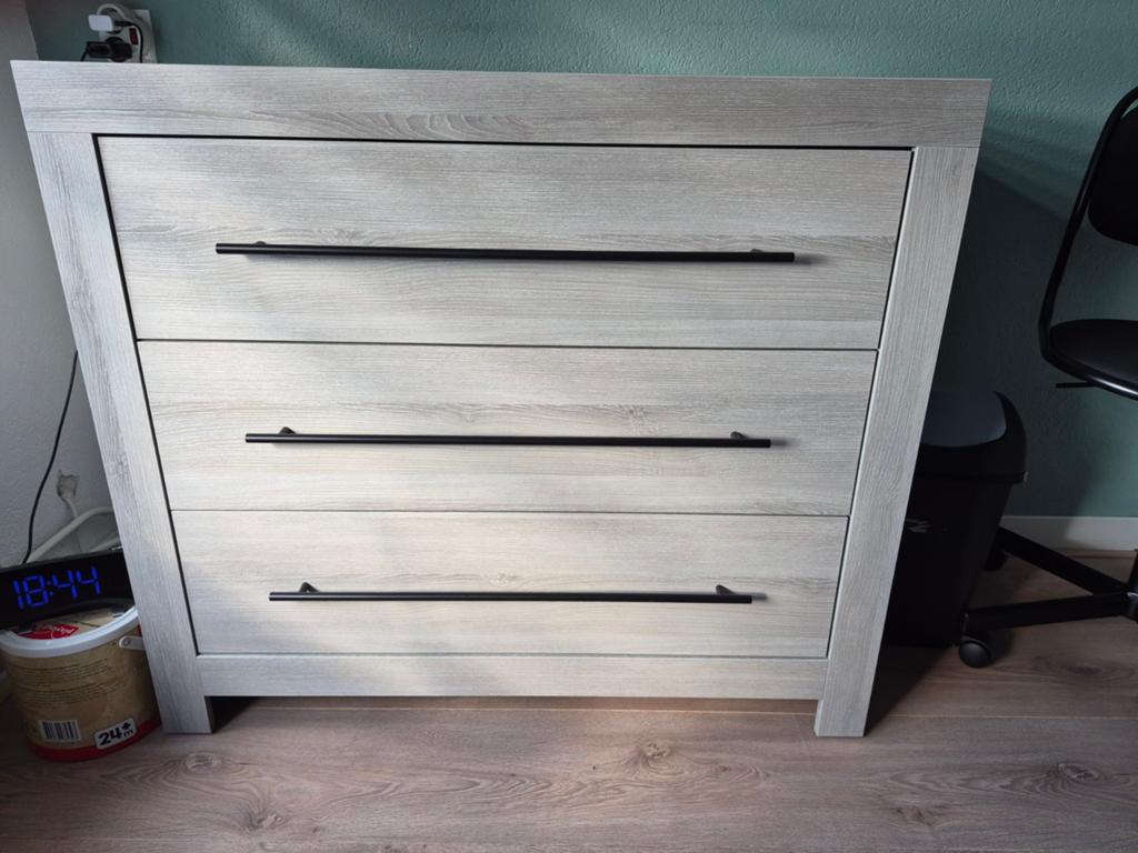 Commode/ ladekast lichtgrijs, Ophalen, Zo goed als nieuw