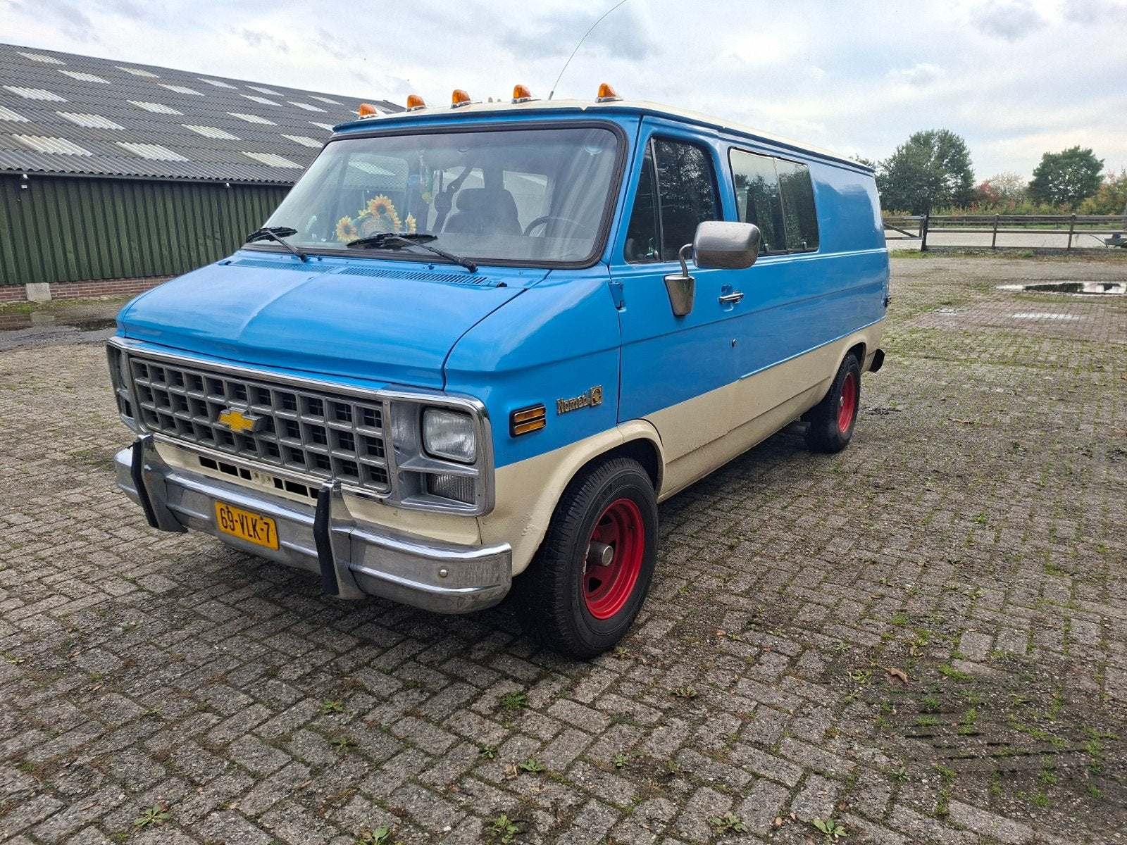 Chevrolet 1981 chevy van g20 nomad camper 5.7 v8 lowtop, Auto's, Blauw, Particulier, Geïmporteerd, 2392 kg