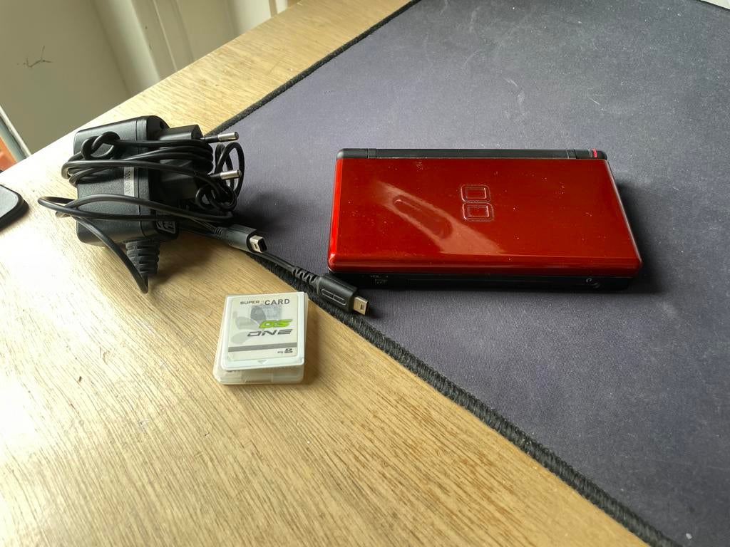 Nintendo DSi met SuperCard en oplader, Dsi, Ophalen of Verzenden, Rood, Gebruikt