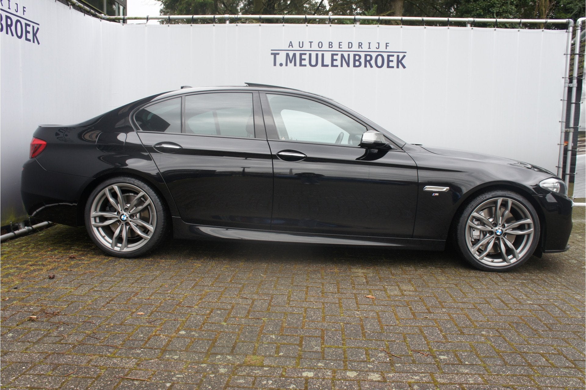 BMW 5 Serie M550xd Glasdak, (bj 2016, automaat), Auto's, Automaat, Gebruikt, 2993 cc, 2000 kg