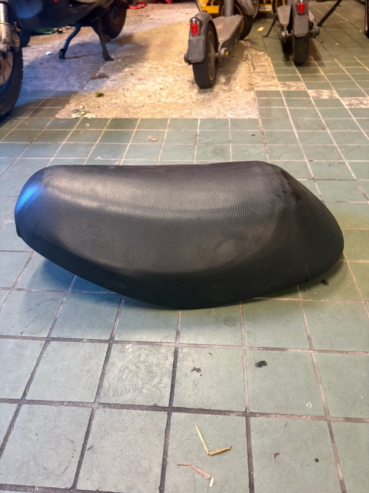 Piaggio zip type 1/2/3 mono zadel, Ophalen, Gebruikt