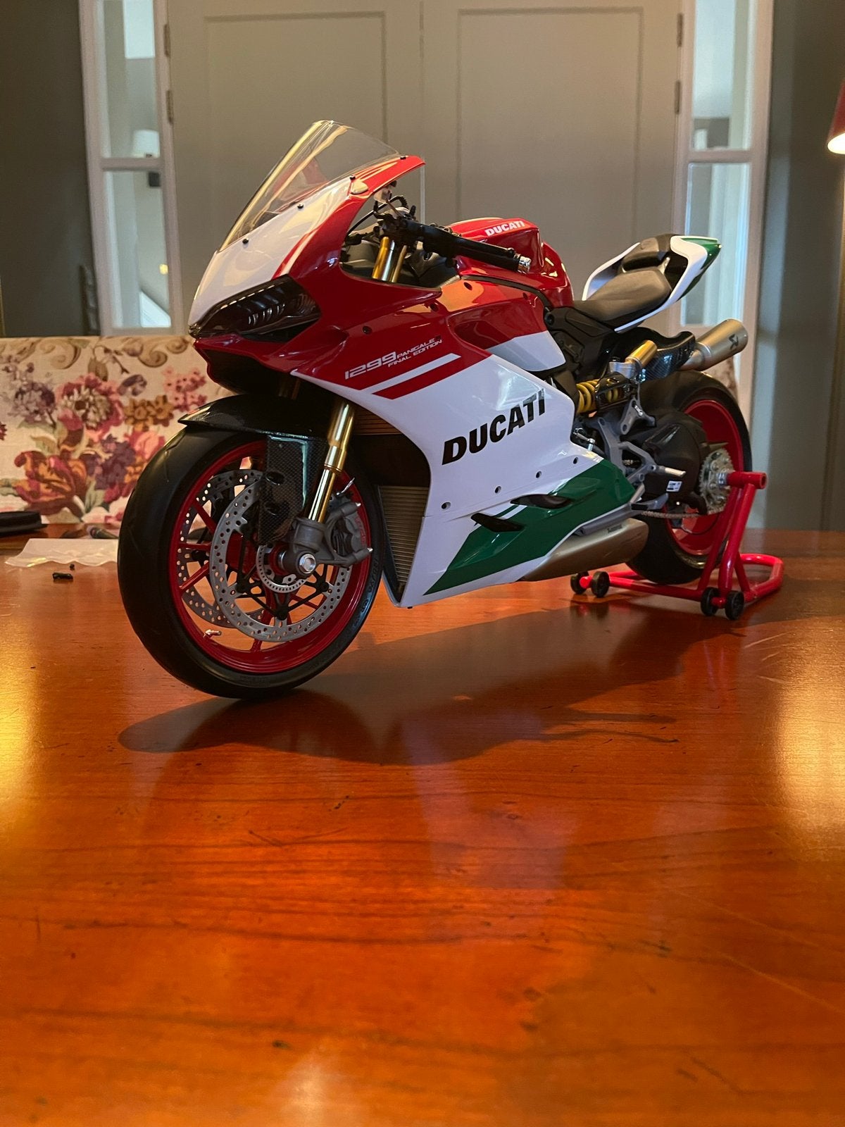 Pocher HK117 Ducati 1299 Panigale R Final Edition 1:4, Ophalen, Zo goed als nieuw, Auto