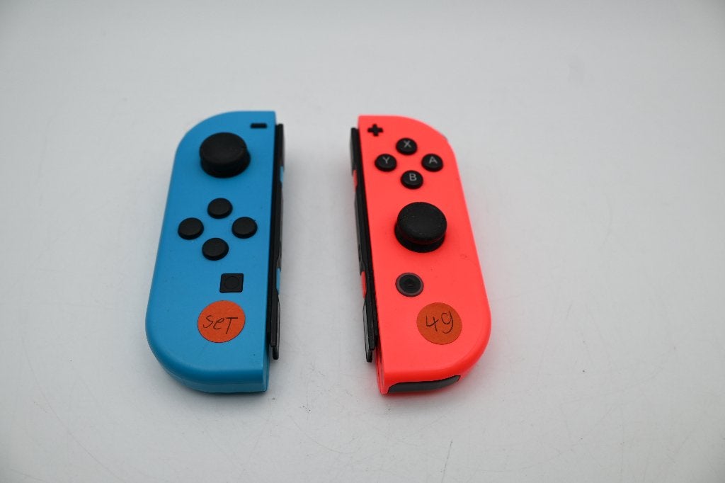 Joy-cons per set €49  GEEL/GEEL  ROOD/BLAUW, Overige controllers, Ophalen of Verzenden, Zo goed als nieuw, X