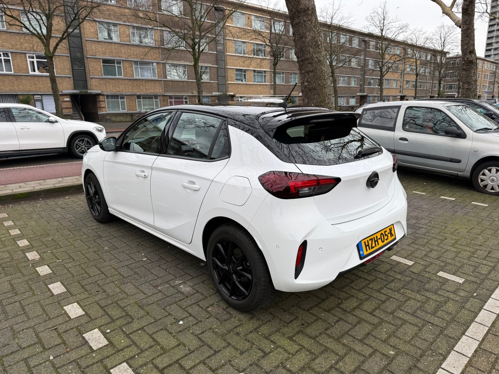 Opel Corsa 1.2 GS LINE Automaat 130pk 2023 keyless camera, Auto's, Zwart, 1199 cc, Leder en Stof, Wit