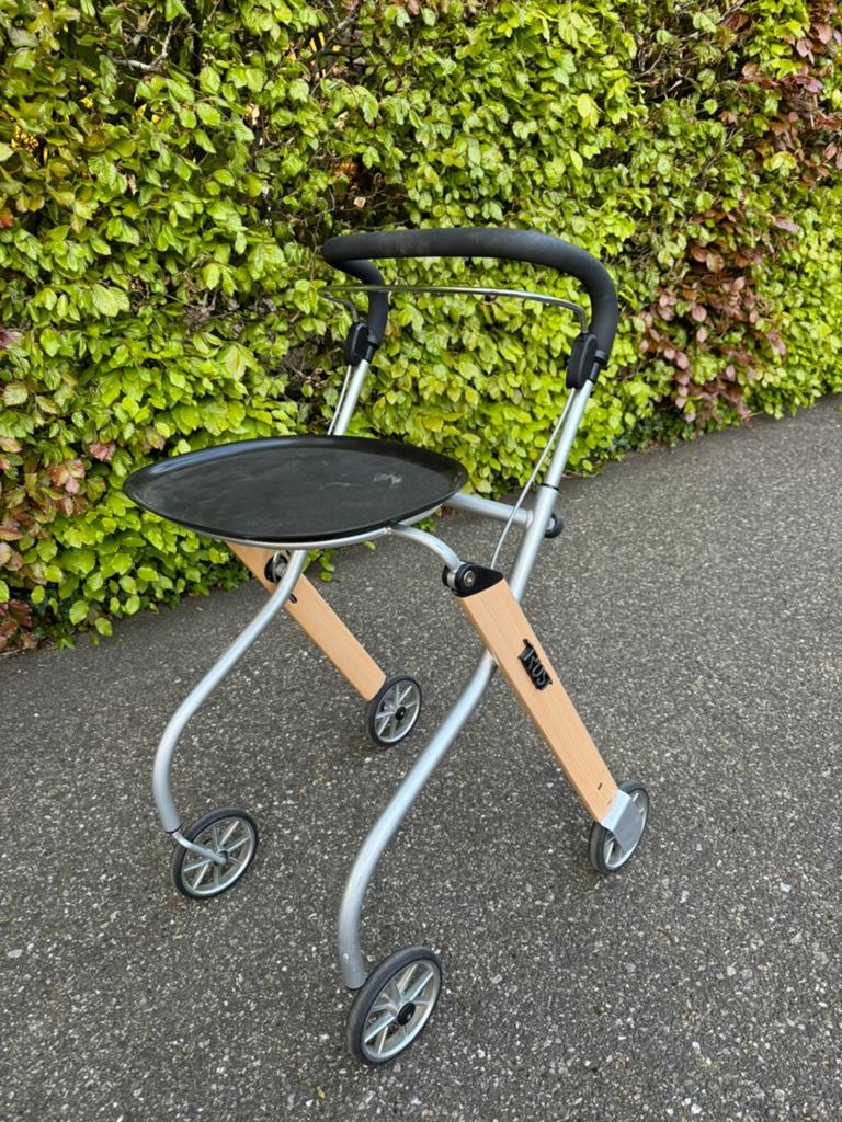 Rollator binnen rollator Trust lets go out met dienblad, Ophalen, Opvouwbaar, Gebruikt