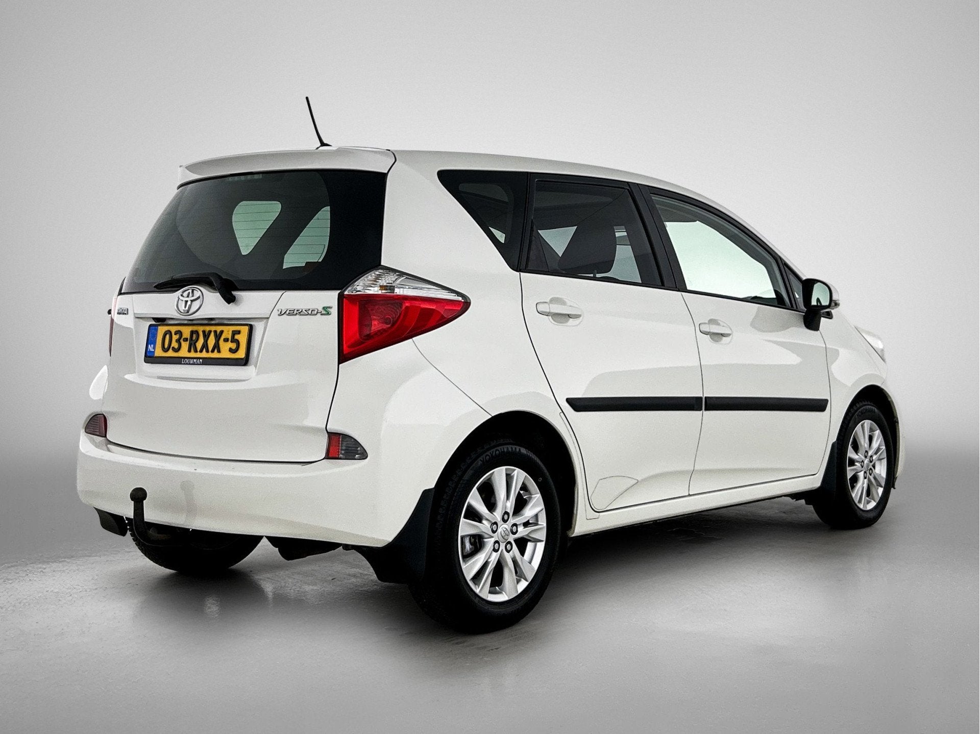 Toyota Verso-S 1.3 VVT-i Aspiration | Trekhaak | Panoramadak, Auto's, Voorwielaandrijving, Stof, Gebruikt, Zwart