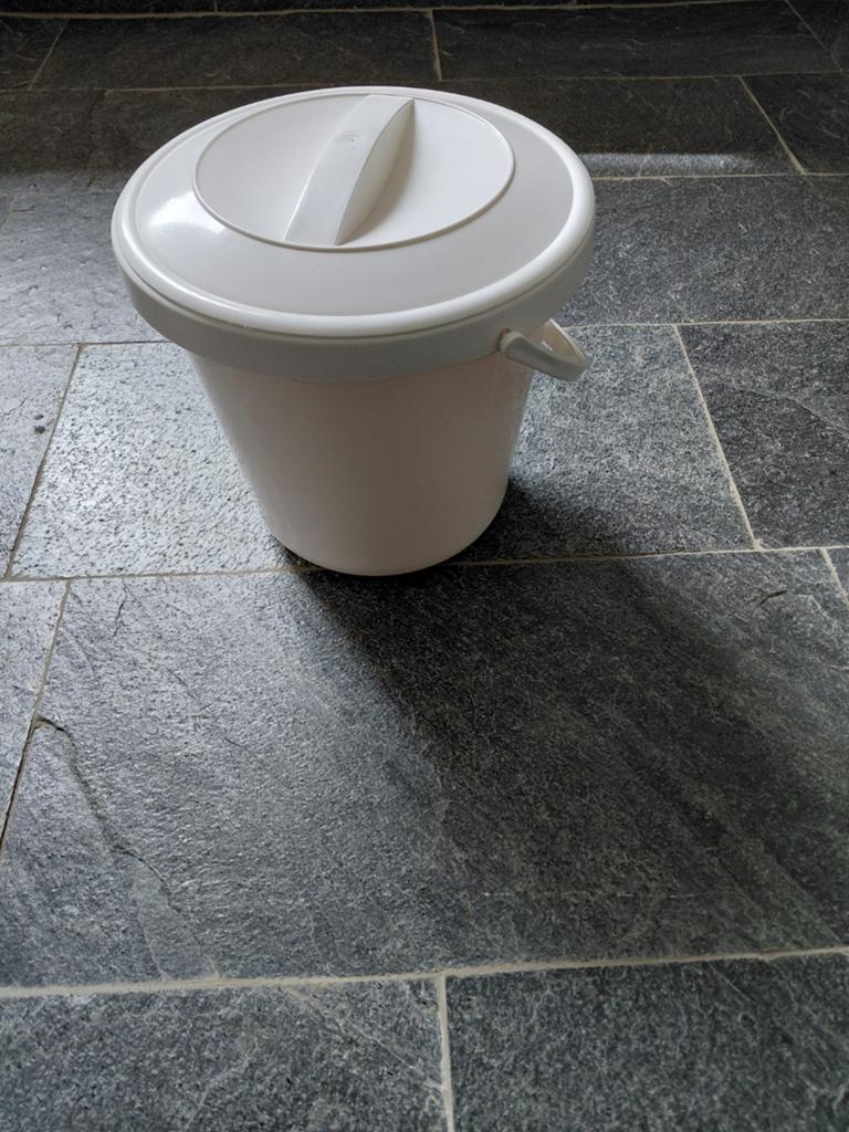 Witte luieremmer met deksel en handgreep, Huis en Inrichting, Emmers, Gebruikt, Kunststof, Met deksel, Met handgreep, Ophalen