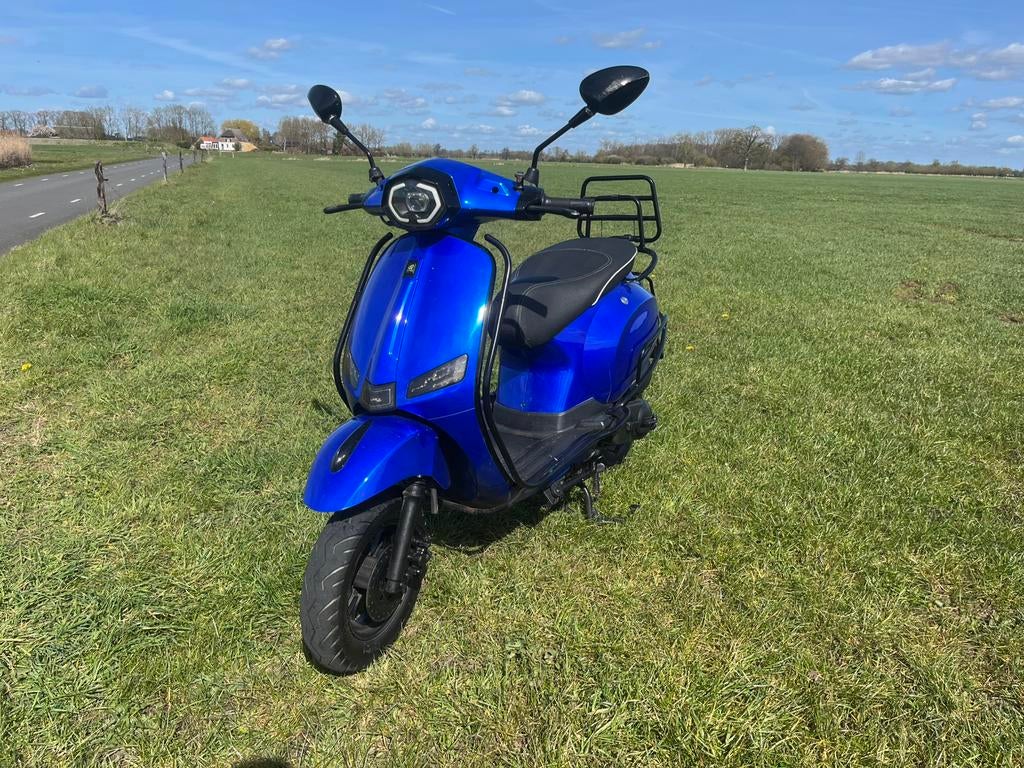 Gerray Luna GY6 2022 vespa look, Fietsen en Brommers, Ophalen, Overige modellen, Maximaal 45 km/u, Zo goed als nieuw