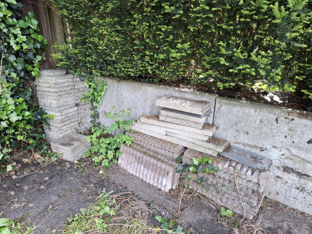 Gratis ophalen 30x30 en opsluitbanden, Ophalen of Verzenden, Gebruikt, Beton, Overige typen