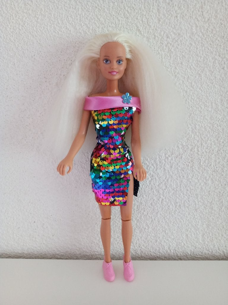 Sindy pop met mooie jurk en lange haren, Ophalen of Verzenden, Gebruikt, Overige typen