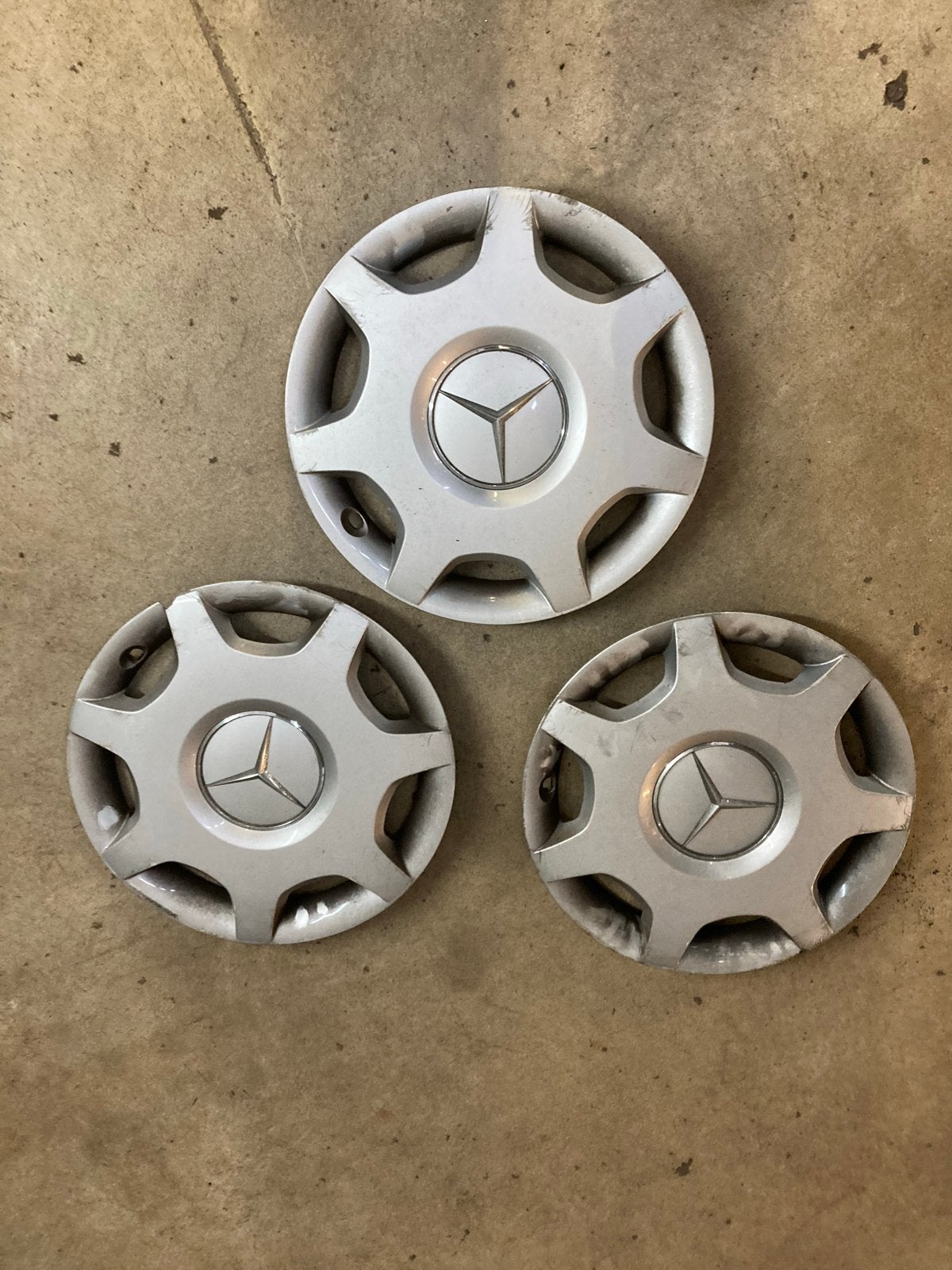 3 Mercedes wieldoppen 16 inch - gebruikt met lichte schade, Ophalen of Verzenden, Gebruikt
