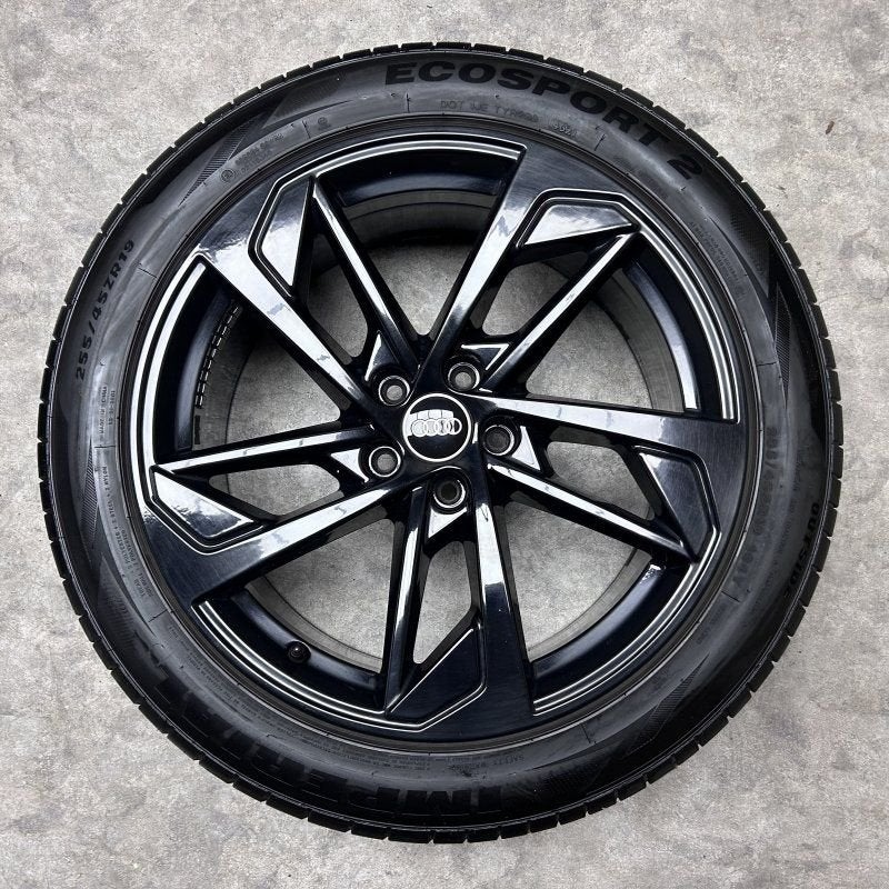 19 inch originele Audi sport velgen + zomerbanden Q3, Auto-onderdelen, Banden en Velgen, 19 inch, Gebruikt, 255 mm, -