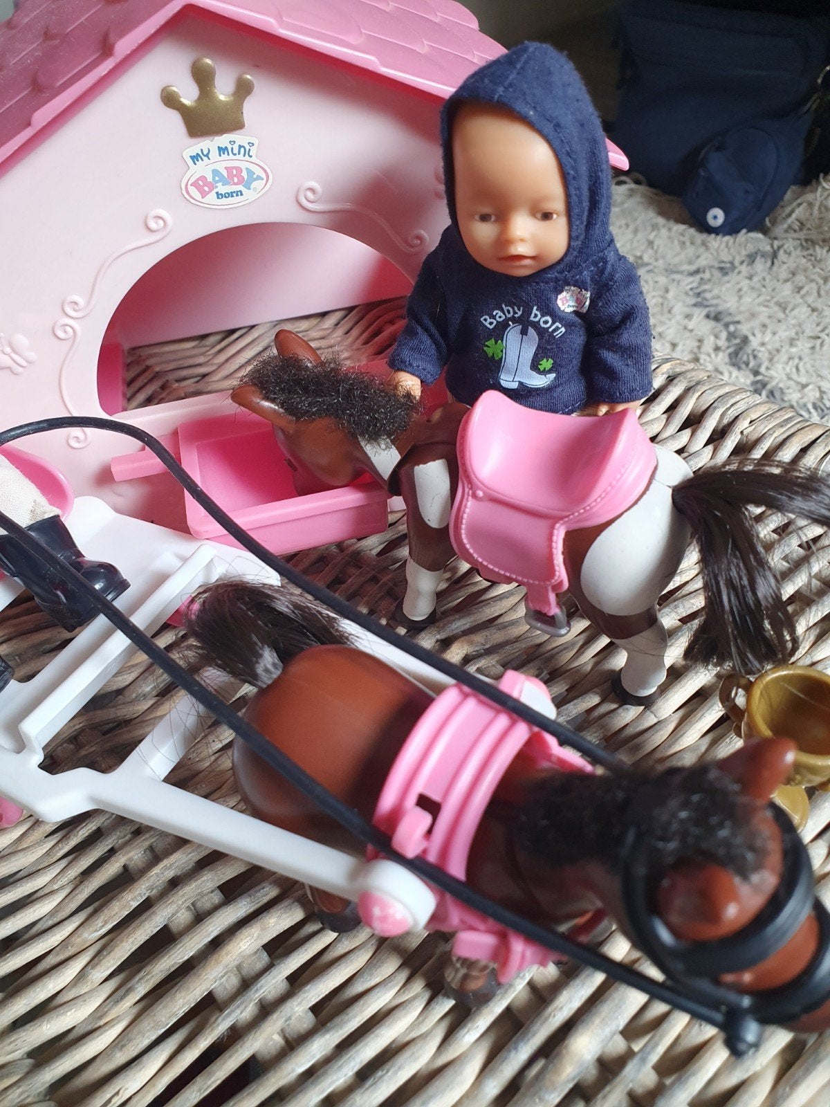 Baby Born paardrijset + raceset met stal, poppen, paarden en, Ophalen of Verzenden, Gebruikt, Babypop
