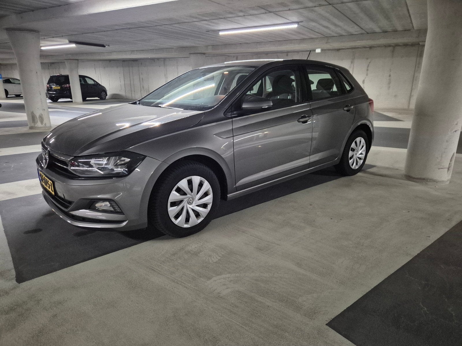 Volkswagen Polo 1.0 TSI 70KW 5D BMT Dsg-7 2018 Grijs, Auto's, Voorwielaandrijving, 40 €/maand, 23 km/l, Origineel Nederlands