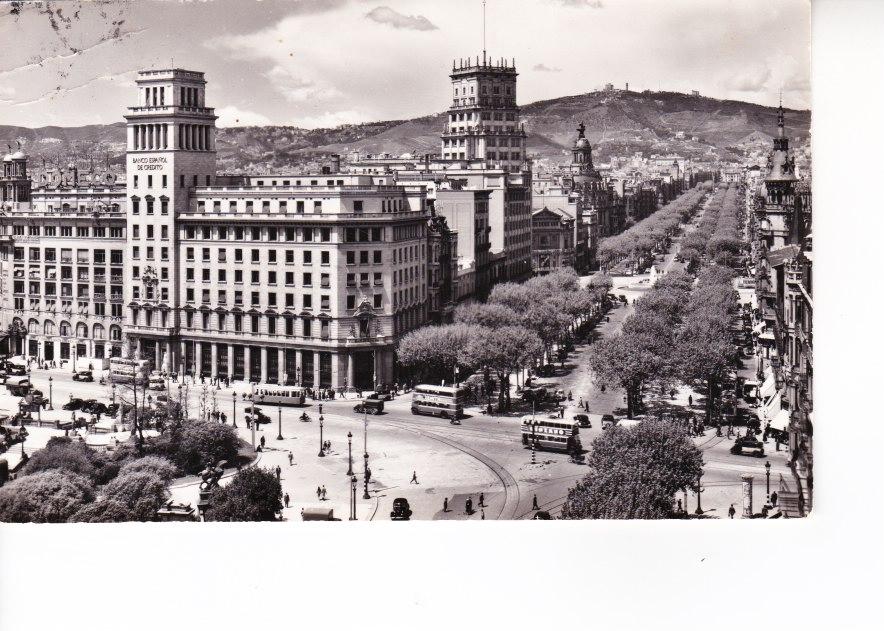 BARCELONA,- Plaza de Cataluna. Bussen- Tram. 21-05, Ophalen of Verzenden, 1960 tot 1980, Gelopen, Spanje