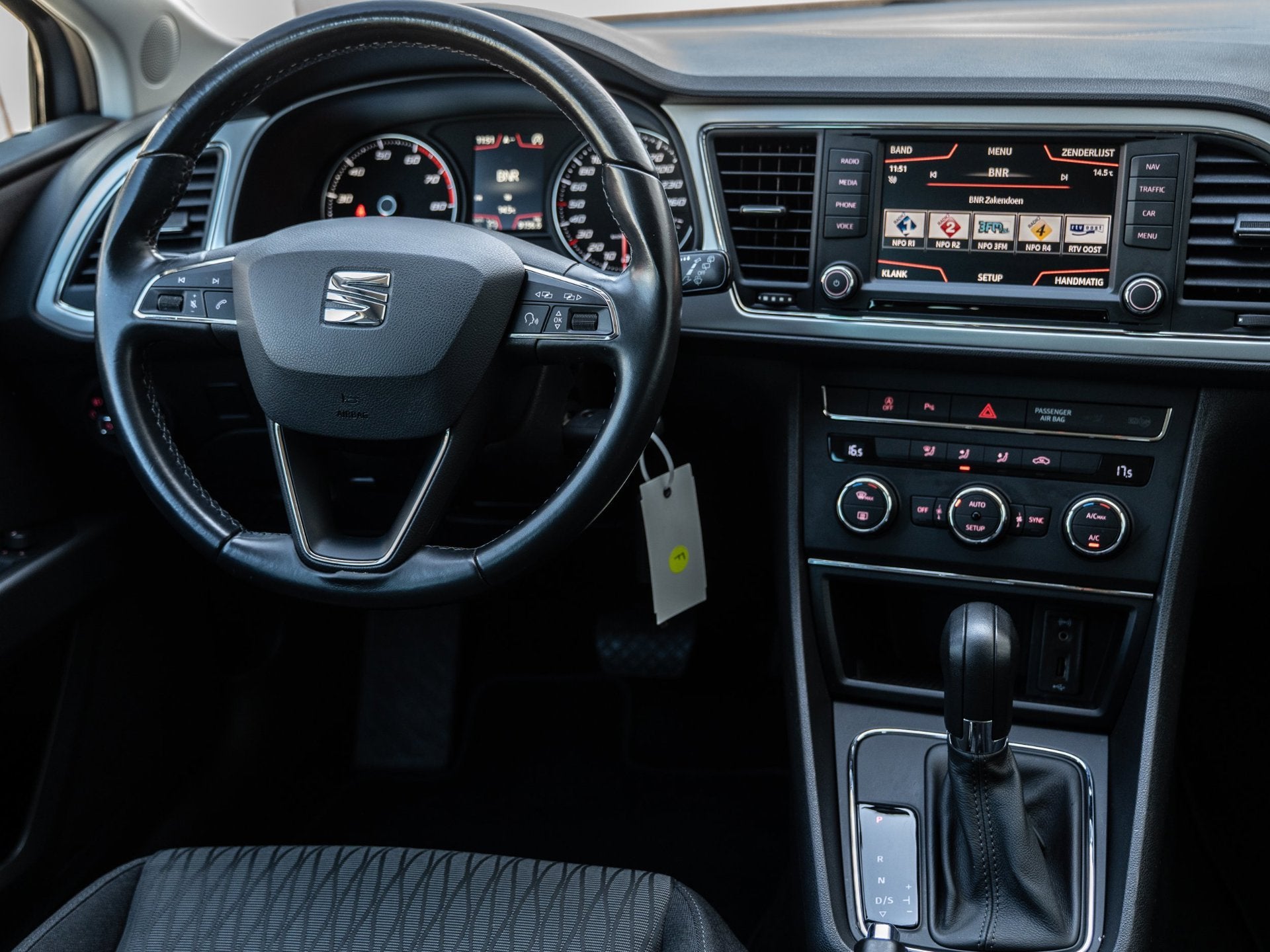 Seat Leon ST 1.4 EcoTSI Style Connect - AUTOMAAT - APPLE CAR, Auto's, Dealer onderhouden, Gebruikt, Euro 6, 4 cilinders